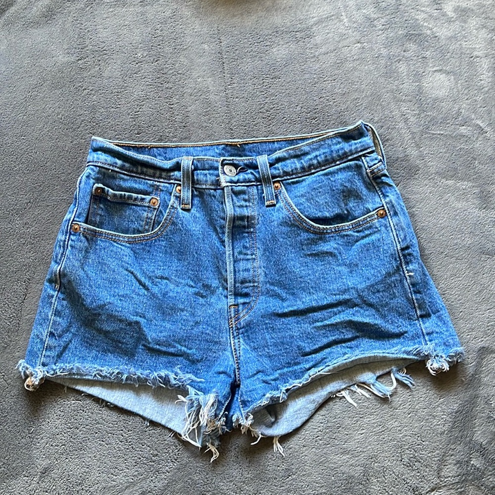 Levi dark denim 501 jean short